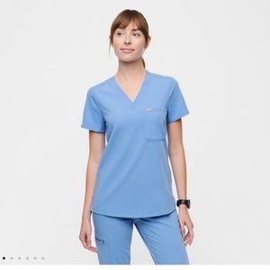 New Figs One-Pocket Scrub Top